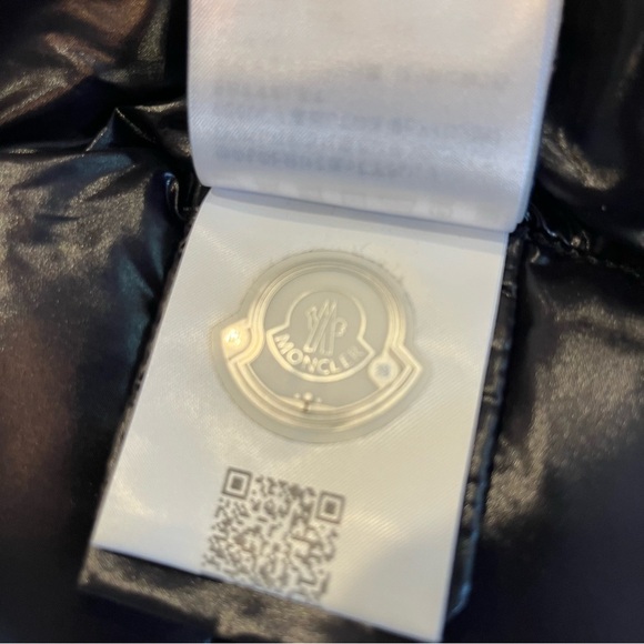 MONCLER Fulmarus Giubbotto Black Down Coat - Picture 12 of 16